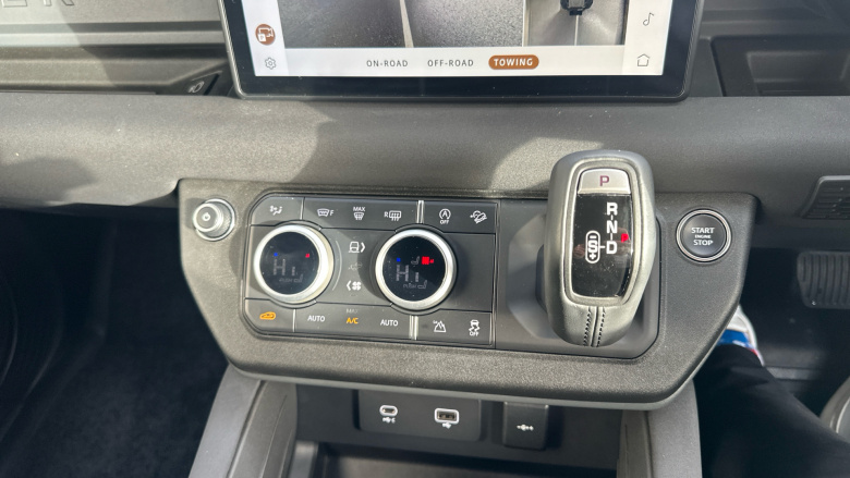 Land Rover Defender 3.0 D250 X-Dynamic SE 110 5dr Auto Diesel Estate